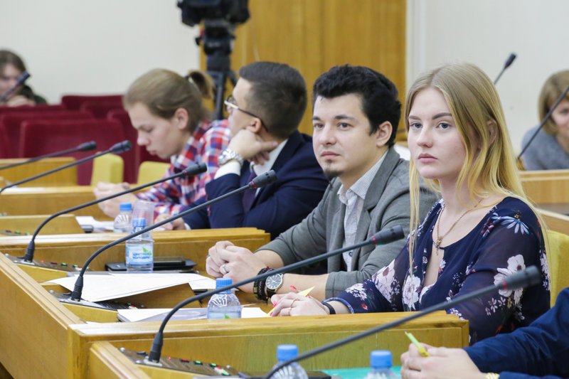 Молодежный парламент. Молодёжный парламент Калужской области. Молодежь парламент. Молодые парламентарии. Движение молодежный парламент.